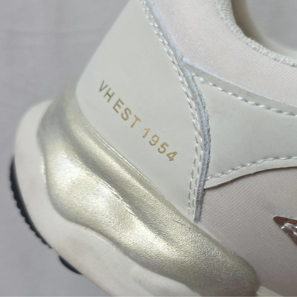 NWOT Vintage Havana Cloud Sneaker Women Sz 8 White/Gold (Small Mark On Rt Shoe)